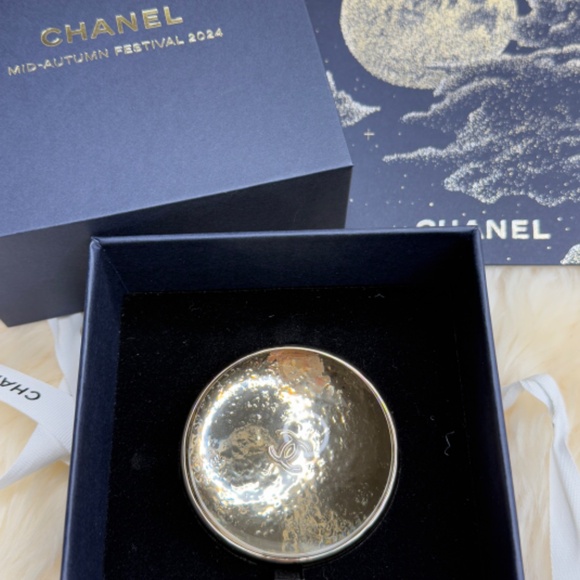 NEW Chanel Moon Paper Weight And Moon Autumn Festival Card RARE - Picture 3 of 9
